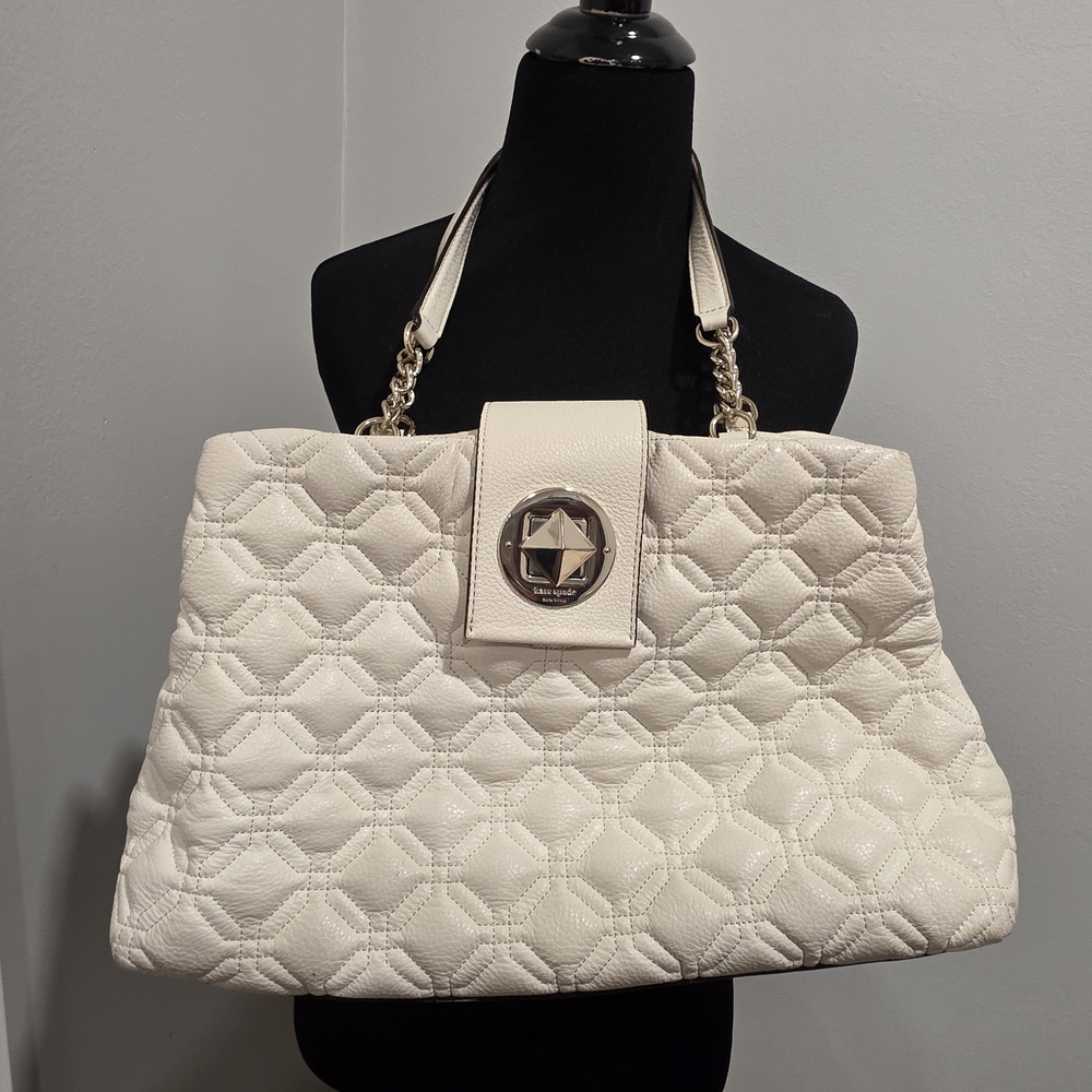 Chic Cream Quilted Shoulder Bag